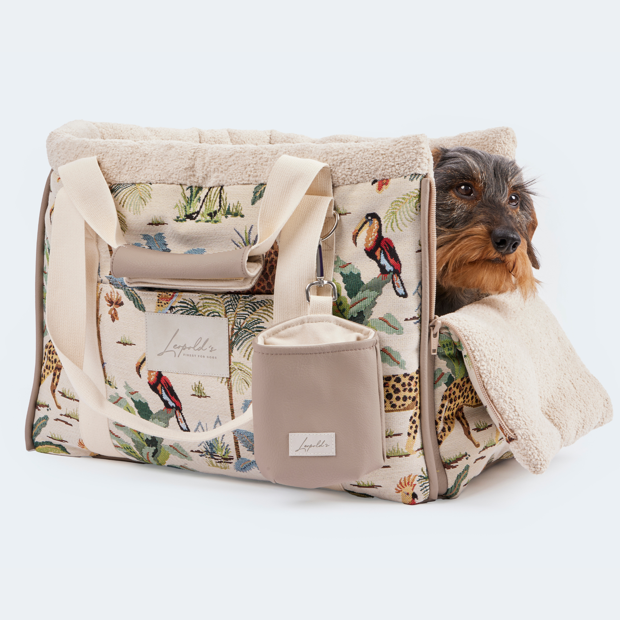 Leopold's Finest | Dackel sitzt in Cosybag Kapstadt mit Jungle Muster