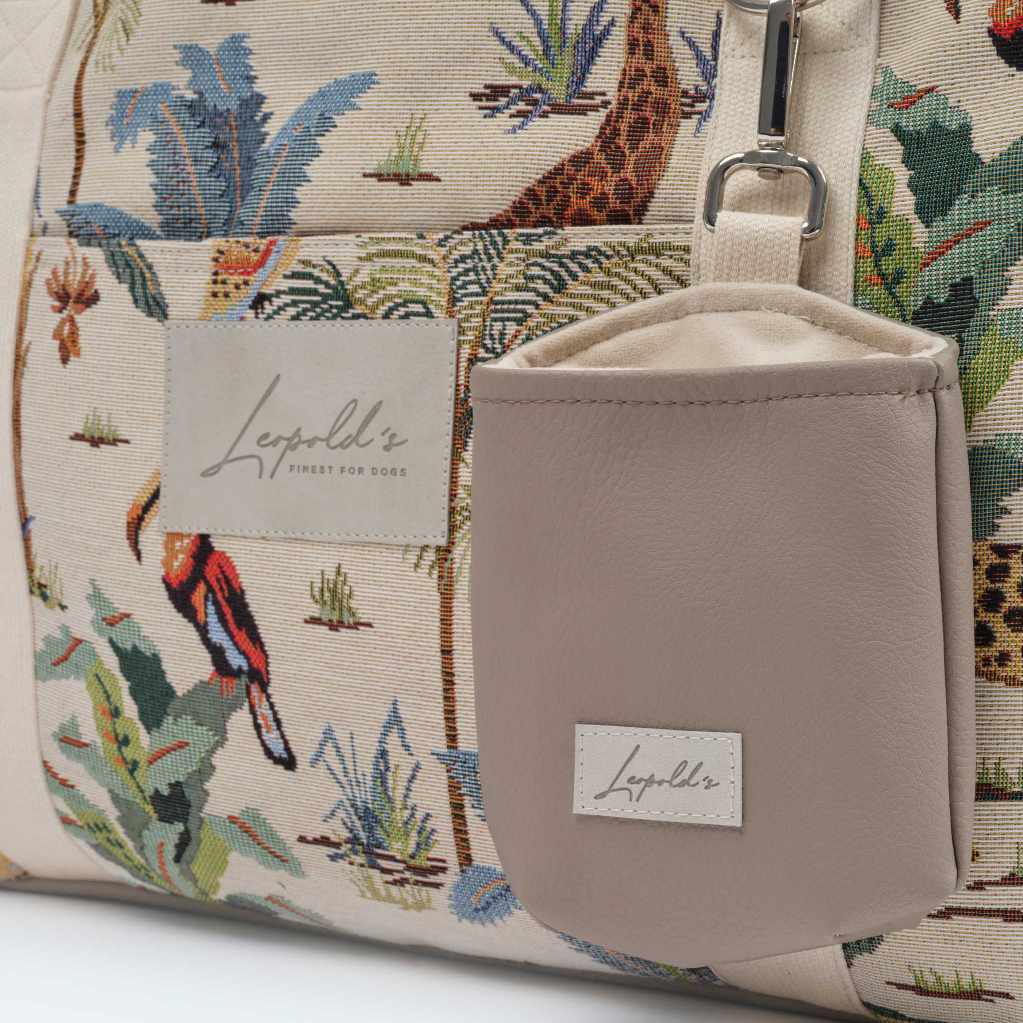 Leopold's Finest | Cosybag Kapstadt mit Jungle Muster Nahaufnahme Leckerlibeutel aus veganem Kunstleder