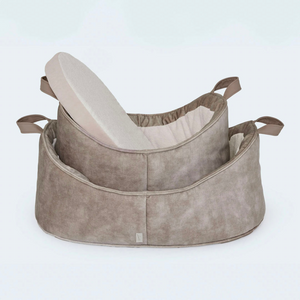 Leopold's Finest Cosy Dog Bed Clay in Größe S und M gestapelt mit orthopädischer Matratze