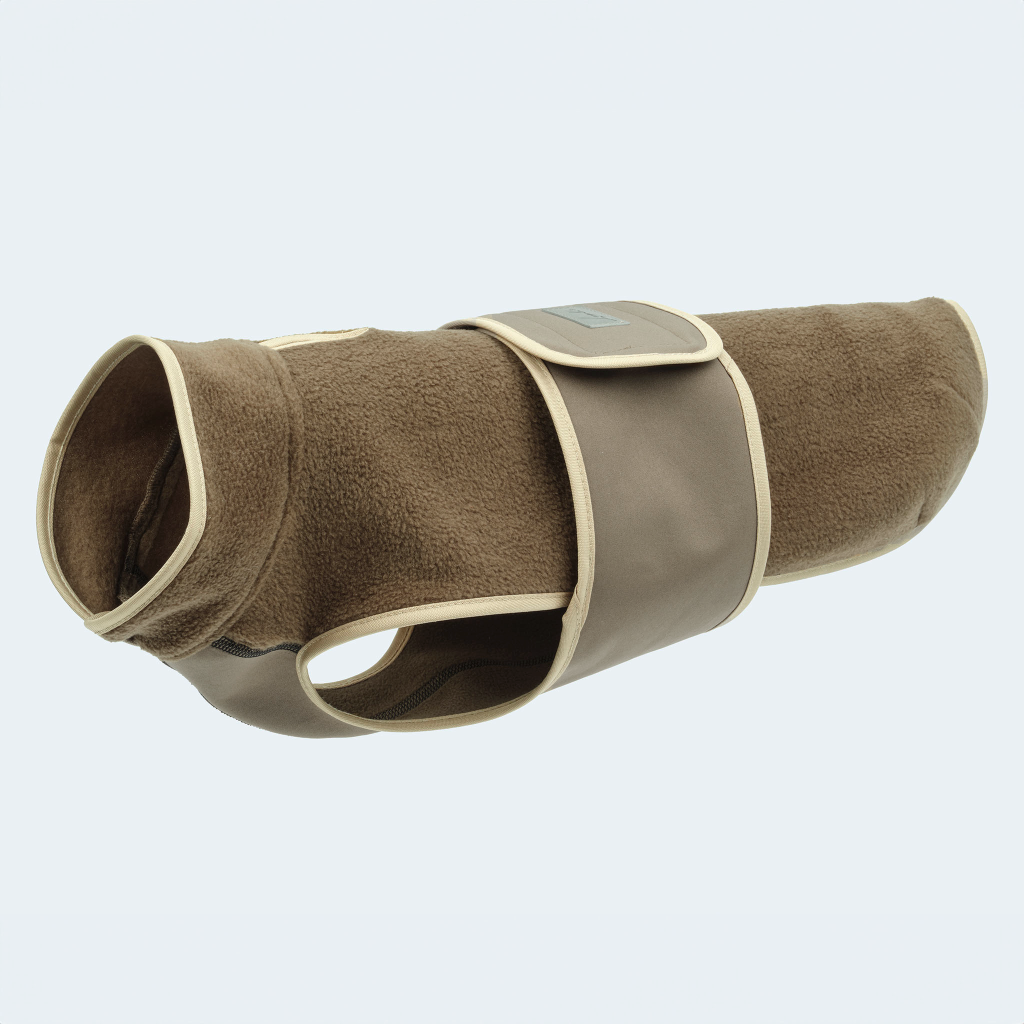 Leopold's Finest | Hundemantel Fleece in Braun mit Softshellbrustlatz Seitenansicht für Dackel und kleine Hunde