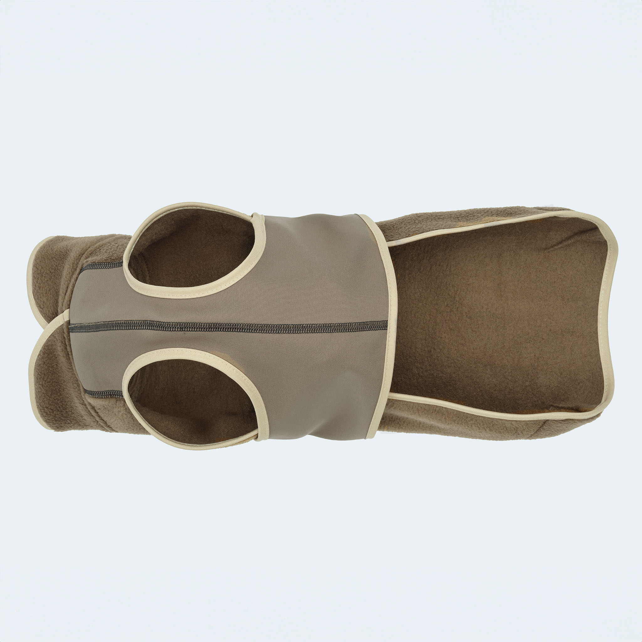 Leopold's Finest | Hundemantel Fleece in Braun mit Softshellbrustlatz Sicht von unten für Dackel und kleine Hunde