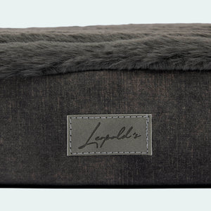 Leopold's Finest Orthopädische Hundematratze Anthrazit Logo Nahaufnahme
