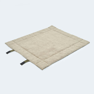 Hundematte Outdoor in Oliv faltbar. Wasser- und Schmutzabweisendes Material. Weiches innenmaterial und Polsterung