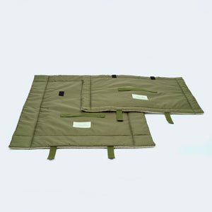 Hundematte Outdoor in Oliv faltbar. Wasser- und Schmutzabweisendes Material. Größe S und M offener Zustand