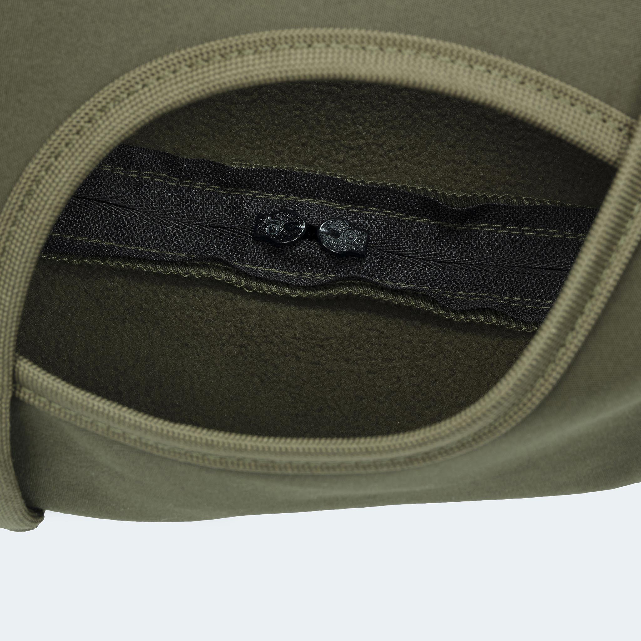 Leopold's Finest | Hundemantel Softshell für Dackel und kleine Hunde in oliv Detailansicht 
