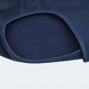 Leopold's Finest | Hundemantel Fleece in Dunkelblau mit Softshellbrustlatz detaillierte Ansicht für Dackel und kleine Hunde
