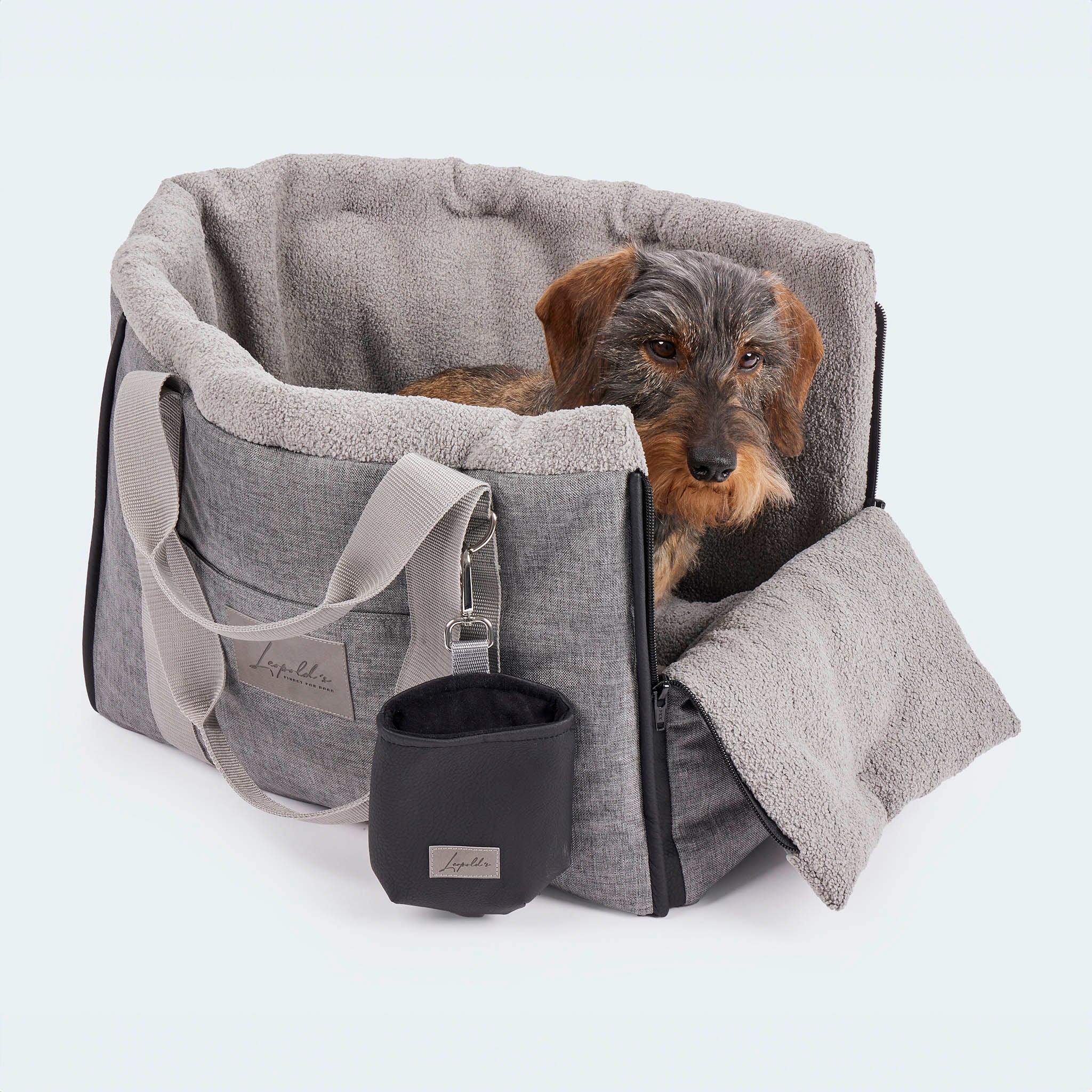 Leopold's Finest | Dackel sitzt in Hundetasche CosyBag Wien Bouclé