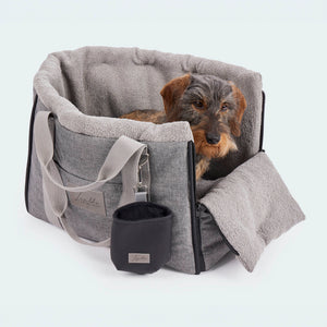 Leopold's Finest | Dackel sitzt in Hundetasche CosyBag Wien Bouclé