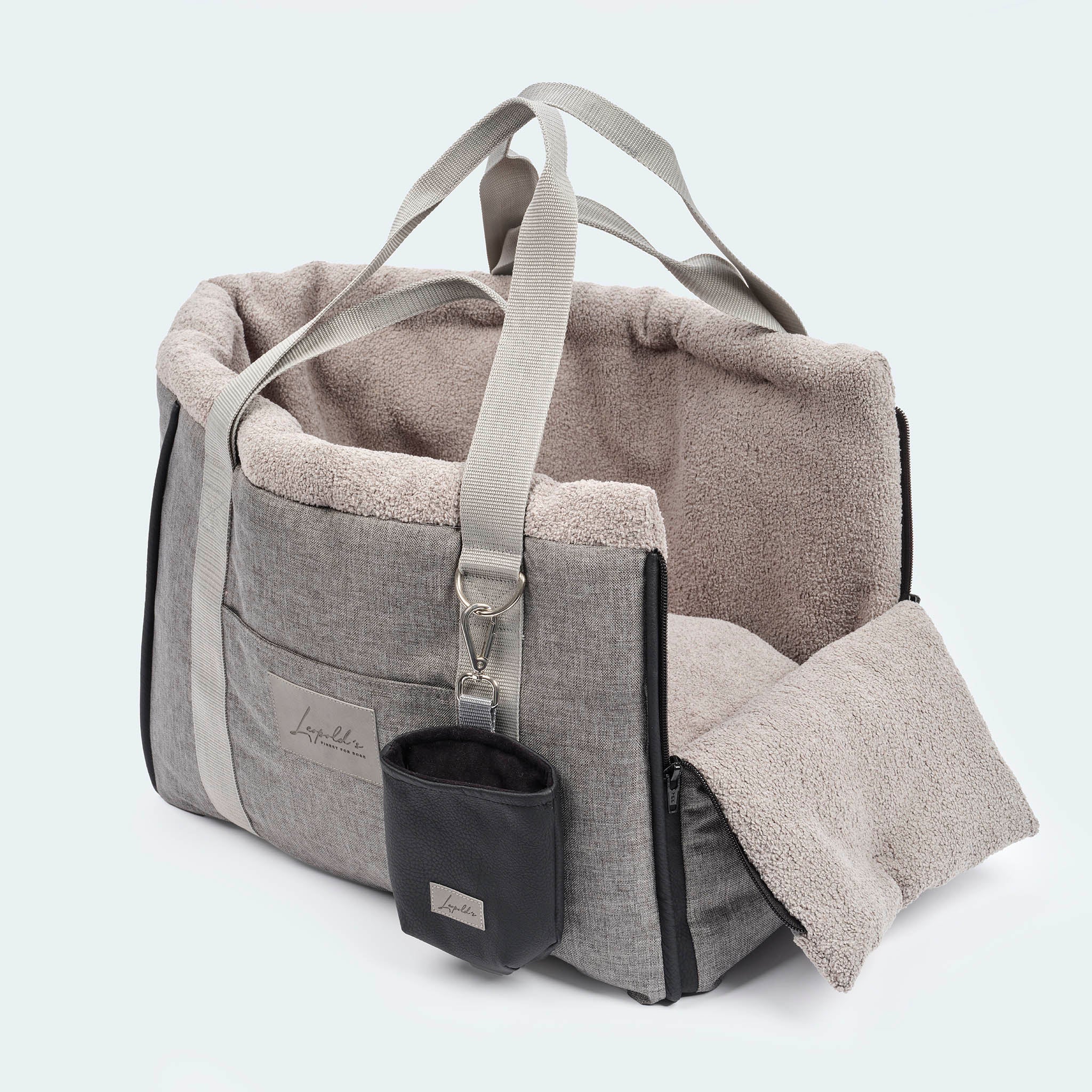 Leopold's Finest | Seitenansicht Hundetasche CosyBag Wien mit Bouclé Innenstoff und ausgeklappter Kopfstütze