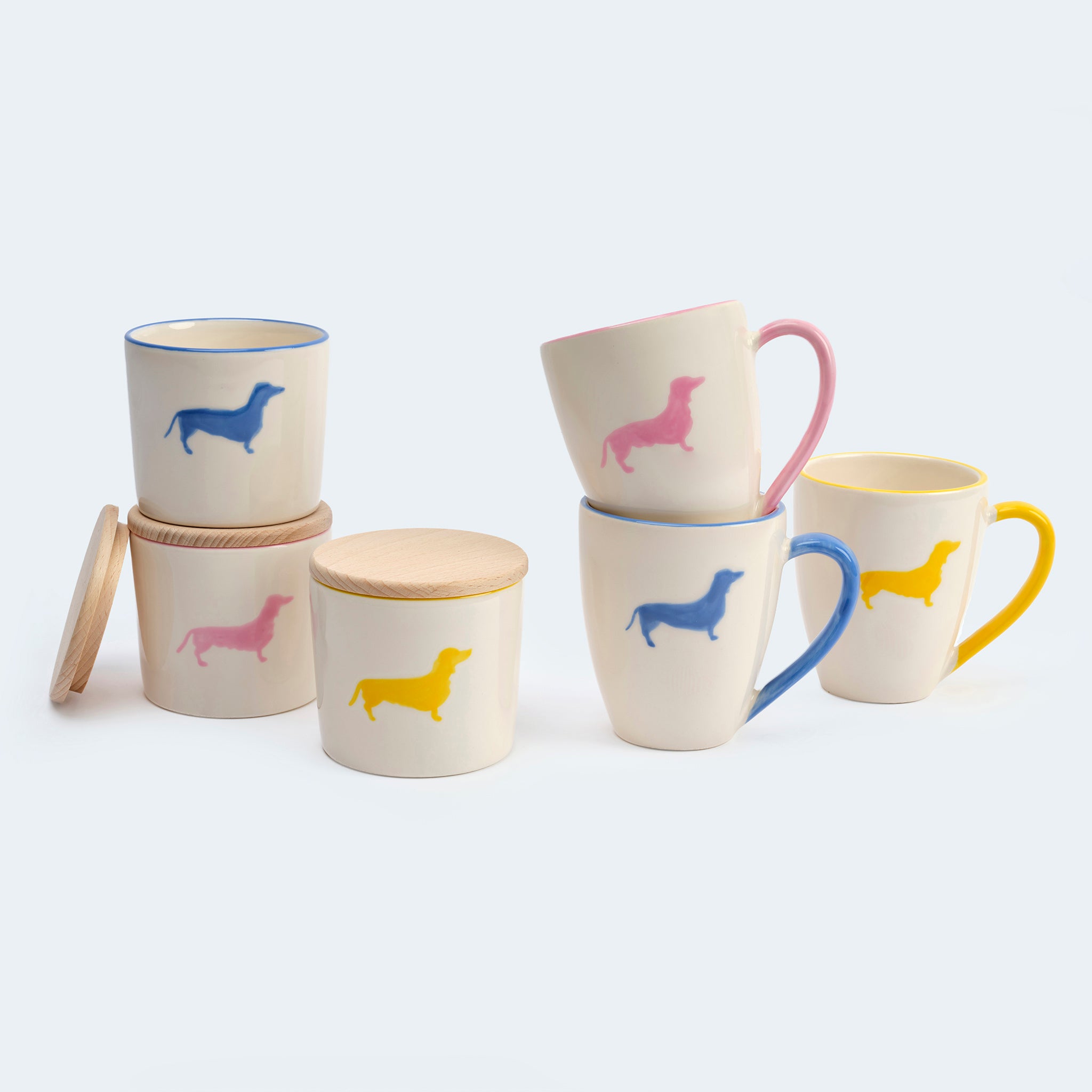 Leopolds Finest Leckerlidosen und Tassen in Gelb, Blau und Rosa