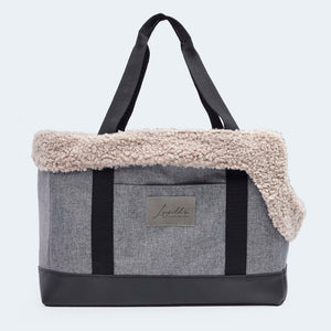 Hundetasche EasyLuxe für Dackel und kleine Hunde mit ausknöpfbarem Innenfutter aus Curly. Zwei Seitentaschen und integrierter Sicherungsleine. Ansicht von der Seite [beige]