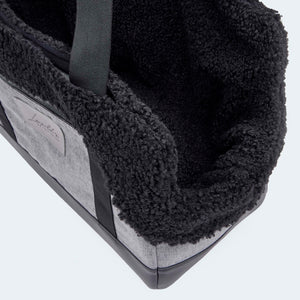 Hundetasche EasyLuxe für Dackel und kleine Hunde Nahaufnahme ausknöpfbarem Innenfutter aus Curly.