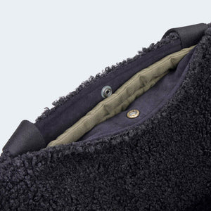 Hundetasche EasyLuxe mit schwarzem Curly Nahaufnahme ausknöpfbares Innenfutter
