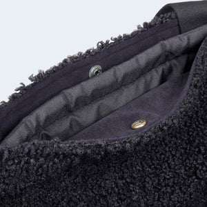 Hundetasche EasyLuxe mit schwarzem Curly Nahaufnahme ausknöpfbares Innenfutter