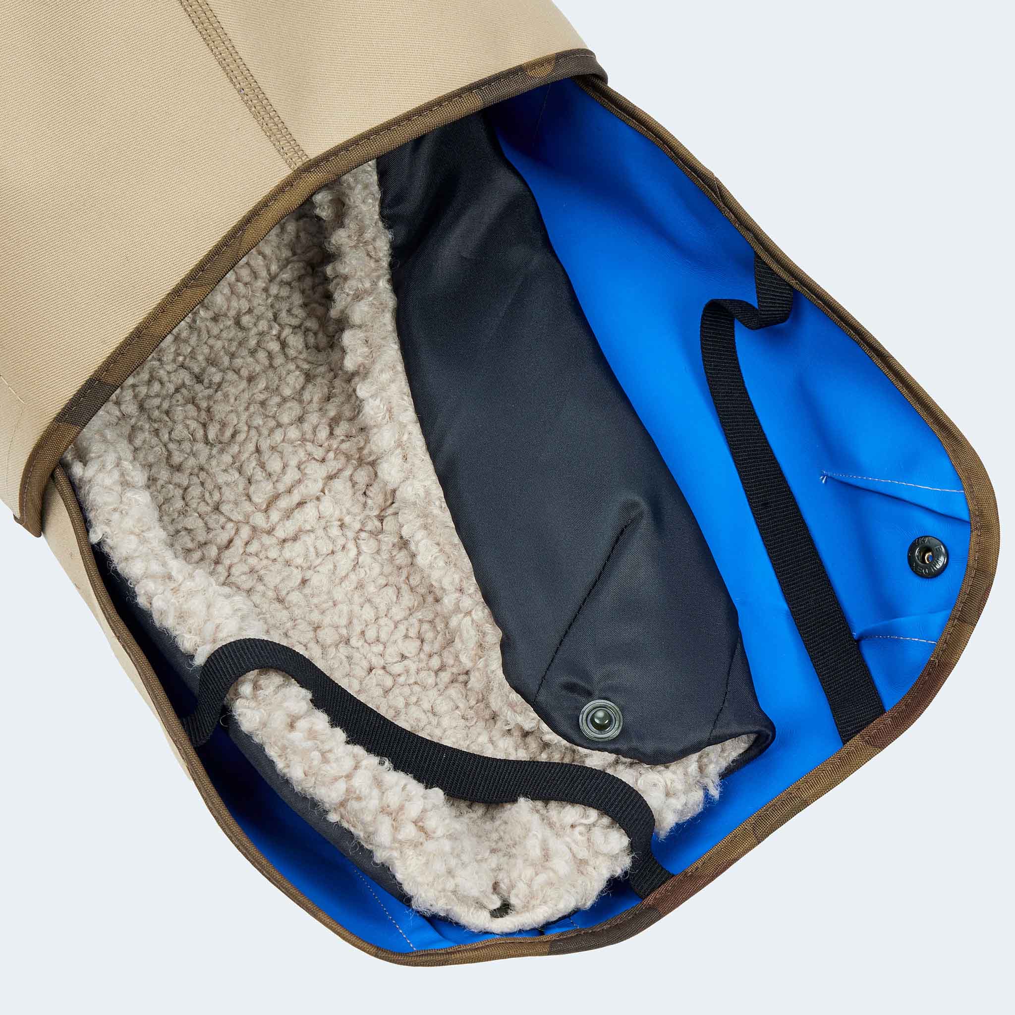 Leopold's Finest | Gefütterter
Hundewintermantel im Parka Stil in beige für Dackel und kleine Hunde. Detailansicht von unten